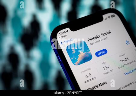 Varsovie, Pologne. 21st avril 2023. Le logo de l'application Bluesky sur les réseaux sociaux est visible sur un appareil mobile dans cette illustration photo à Varsovie, en Pologne, le 21 avril 2023. Le fondateur Jack Dorsey de twitter a publié l'application Bluesky sur Android. (Photo de Jaap Arriens/Sipa USA) crédit: SIPA USA/Alay Live News Banque D'Images