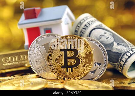 Image conceptuelle pour les investisseurs en crypto-monnaie (nouvelle monnaie virtuelle), or, immobilier et dollars. Banque D'Images