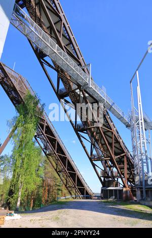 La partie supérieure de l'installation de saut à ski tours de saut à ski en été, Lahti en Finlande Banque D'Images