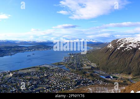Vue incroyable sur la ville de Tromso en Norvège depuis le pic de Storsteinen en été Banque D'Images
