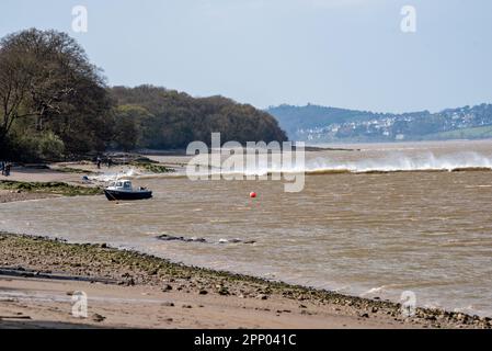 Arnside, Milnthorpe, Cumbria, Royaume-Uni le marémotrice Arnside monte l'estuaire du Kent à Arnside, Milnthorpe, Cumbria, Royaume-Uni. Crédit : John Eveson/Alamy Live News Banque D'Images