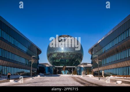 Astana, Kazakhstan - Pavillon futuriste Nur-Alem EXPO2017 abritant le musée du futur Banque D'Images