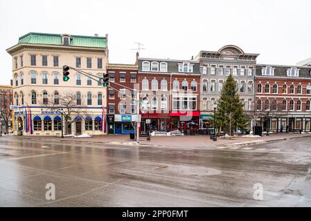 Bangor, ME - Etats-Unis - 10 janvier 2016: Tview de la rue principale. Exemple d'Art Deco architecture.in Bangor, Maine, Etats-Unis Banque D'Images