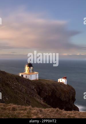 Phare de St Abbs Head au coucher du soleil Banque D'Images