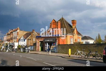 Station de métro Wimbledon Park dans le sud-ouest de Londres , Angleterre , Royaume-Uni Banque D'Images