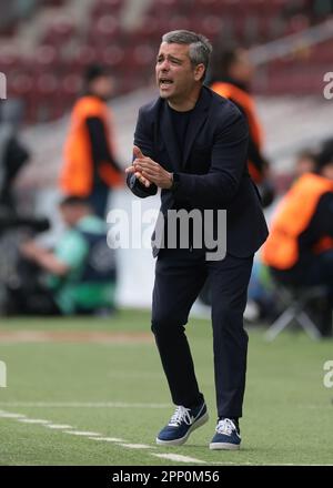 Genève, Suisse, 21st avril 2023. Filipe Celikkkaya l'entraîneur en chef du Sporting CP réagit lors du match de la Ligue des jeunes de l'UEFA au Stade de Genève. Le crédit photo devrait se lire: Jonathan Moscrop / Sportimage Banque D'Images