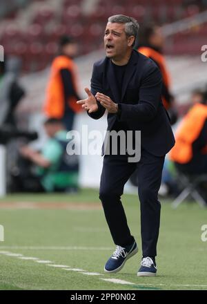 Genève, Suisse, 21st avril 2023. Filipe Celikkkaya l'entraîneur en chef du Sporting CP réagit lors du match de la Ligue des jeunes de l'UEFA au Stade de Genève. Le crédit photo devrait se lire: Jonathan Moscrop / Sportimage Banque D'Images