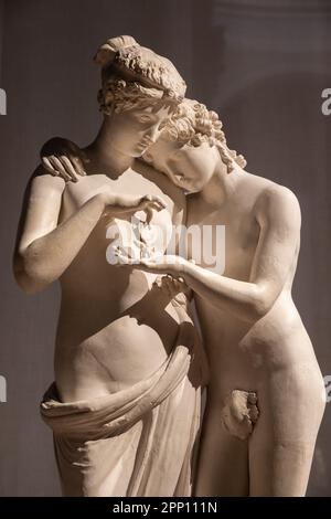 Bassano del Grappa, Italie - décembre 2022 : debout Cupid et psyché, Antonio Canova. Concept d'amour, couple, eros Banque D'Images