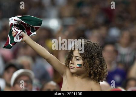 Rio de Janeiro, Brésil, 18th avril 2023. Les supporters de Fluminense, pendant le match entre Fluminense et le plus fort pour la ronde 2st du Groupe D de Libertadores 2023, au stade Maracana, à Rio de Janeiro, Brésil sur 18 avril. Photo: Marcello Dias/DiaEsportivo/Alamy Live News Banque D'Images