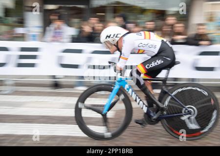 L'ancien champion du monde Ricardo Ten Argiles d'Espagne a terminé deuxième dans la course de la catégorie hommes C1. Coupe du monde UCI, essai individuel, Maniago, Italie, 21 avril 2023, Casey B. Gibson/Alamy Live News Banque D'Images