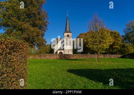 Eglise Saint Johannes près du village allemand Kastel-Staadt Banque D'Images