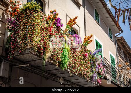 Balcon plein de fleurs à Soller, Majorque Banque D'Images
