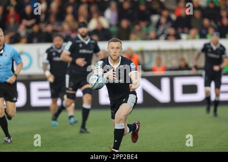 Newcastle, Royaume-Uni. 21st avril 2023. Brett Connon de Newcastle Falcons passe le vendredi 21st avril 2023 lors du match Gallagher Premiership entre Newcastle Falcons et Northampton Saints à Kingston Park, Newcastle. (Photo : Chris Lishman | MI News) Credit : MI News & Sport /Alay Live News Banque D'Images