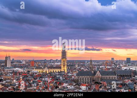 Anvers, Belgique paysage urbain d'en haut au crépuscule. Banque D'Images