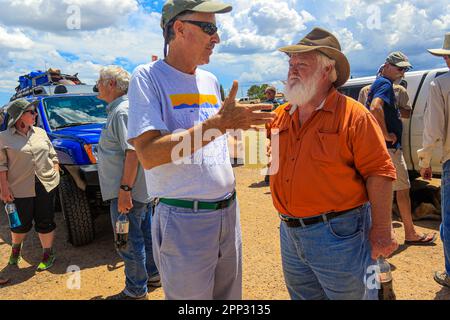 caravane de voitures, comboy. Trevor , Charles 'Chip' Hedgcock, Dale Turnes, John Eric Falafal, Sky Jacobs, Tom Vandevender, John Panting , Rena Carlson Rasmussen, Rachael Hurst, Margarethe Brummermann expédition de biologistes et de scientifiques de MEX et des États-Unis de différentes disciplines des sciences biologiques, personnel de la Réserve forestière nationale et AJOS-BAVISPE CONONP Wildlife refuge, En Sierra Buenos Aires, effectuez l'expédition Madrean Diversity Expedition (MDE) à Sonora Mexico. Conservation , nature (© photo par Luis Gutierrez / Norte photo) caravana de autos, comboy. Expédition de biologos y Banque D'Images