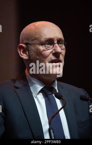 Toulon, France. 18th avril 2023. Bernard Laporte assiste au Rugby Club Toulonnais (RCT) Hall of Fame de Toulon. Le Rugby Club Toulonnais (RCT) présente le premier Rugby Hall of Fame en intronisant huit joueurs lors d'une soirée de gala au Zénith de Toulon. Crédit : SOPA Images Limited/Alamy Live News Banque D'Images