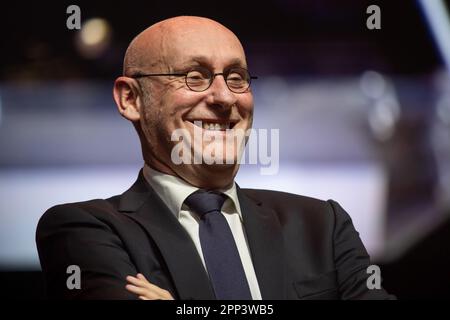 Toulon, France. 18th avril 2023. Bernard Laporte assiste au Rugby Club Toulonnais (RCT) Hall of Fame de Toulon. Le Rugby Club Toulonnais (RCT) présente le premier Rugby Hall of Fame en intronisant huit joueurs lors d'une soirée de gala au Zénith de Toulon. Crédit : SOPA Images Limited/Alamy Live News Banque D'Images