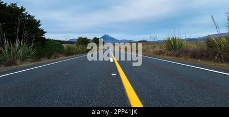 Route vers Mt Ngauruhoe. Parc national de Tongariro. Île du Nord. Banque D'Images