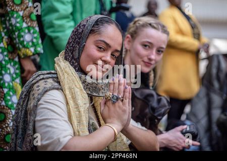 Le rituel des neuf nuits a eu lieu au Goldsmith College pour Jah Shaka, décédé le 12th avril 2023. Jah Shaka, également connu sous le nom de «Zulu Warrior», était un opérateur jamaïcain de système audio reggae/ dub à Londres depuis 1970s. Shaka a été vénérée par des musiciens et des danseurs de divers genres et cultures. Banque D'Images