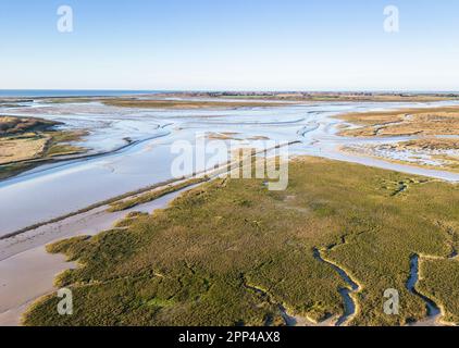 vues aériennes sur la réserve naturelle du port de pagham dans l'ouest du sussex Banque D'Images