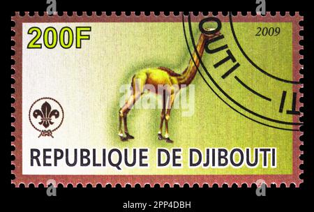 MOSCOU, RUSSIE - 12 JUILLET 2022 : timbre-poste imprimé à Djibouti montre Camel, série d'animaux préhistoriques, vers 2009 Banque D'Images