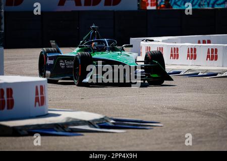 4/22/2023 - Sébastien Buemi, Envision Racing, Jaguar I-TYPE 6 pendant la Formule E Round 7 - Berlin E-Prix in, . (Photo de Sam Bloxham/Motorsport Images/Sipa USA) crédit: SIPA USA/Alay Live News Banque D'Images