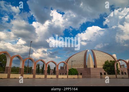 Magnifique vue panoramique sur le Pakistan Monument au coeur d'Islamabad, Pakistan ville: Islamabad pays: Pakistan mois: 21 avril année: 2023 Banque D'Images
