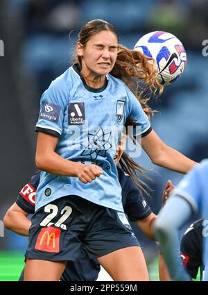 Sydney, Australie. 22nd avril 2023. Indiana dos Santos du FC de Sydney en action lors du match préliminaire final du football féminin Liberty a-League 2022-23 entre le FC de Sydney et la victoire de Melbourne à l'Allianz Stadium. Score final ; Sydney FC 1:0 victoire de Melbourne. Crédit : SOPA Images Limited/Alamy Live News Banque D'Images