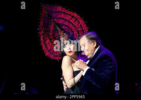 Barry Humphries avec son spectacle de cabaret de Weimar, Melissa Madden Gray, qui est plus connue sous le nom de Meow Meow, présente le jazz du 1920s/30s Banque D'Images
