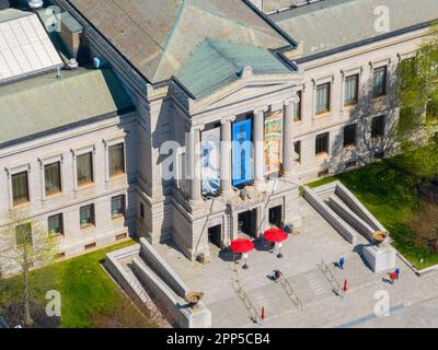 Vue aérienne de l'entrée principale du Musée des Beaux-Arts au 465 Huntington Avenue dans le district de Fenway, Boston, Massachusetts ma, USA. Banque D'Images