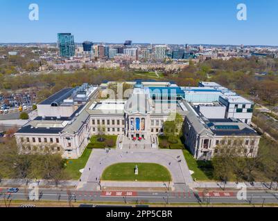 Vue aérienne de l'entrée principale du Musée des Beaux-Arts au 465 Huntington Avenue dans le district de Fenway, Boston, Massachusetts ma, USA. Banque D'Images