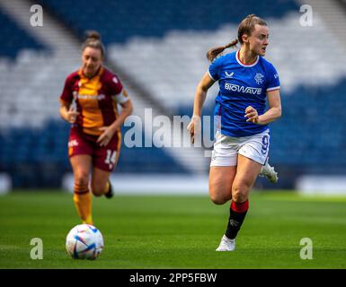 22nd avril 2023 ; Hampden Park, Glasgow, Écosse : demi-finale de football de la coupe écossaise pour femmes, Rangers WFC versus Motherwell WFC ; Kirsty Howat of Rangers Women on the ball Banque D'Images