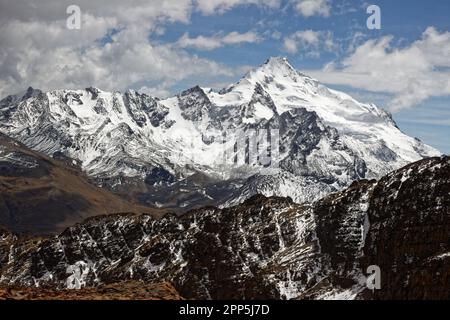 Vue panoramique près du pic de Chacaltaya, département de la Paz, Bolivie Banque D'Images