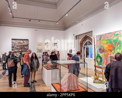 Exeter, Royaume-Uni. 21st avril 2023. Après les heures d'ouverture, des divertissements artistiques de nuit au Royal Albert Memorial Museum et à la galerie d'art d'Exeter. Credit: Thomas Faull/Alamy Live News Banque D'Images