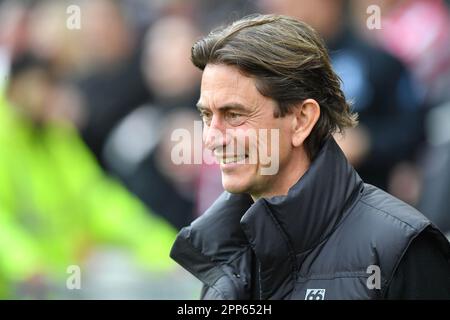 Londres, Royaume-Uni. 22 avril 2023London, Royaume-Uni. 22nd avril 2023. Thomas Franks Brentford entraîneur en chef du FC lors du match de la Premier League entre Brentford et Aston Villa au Gtech Community Stadium, Londres, Angleterre, le 22 avril 2023. Photo de Phil Hutchinson. Utilisation éditoriale uniquement, licence requise pour une utilisation commerciale. Aucune utilisation dans les Paris, les jeux ou les publications d'un seul club/ligue/joueur. Crédit : UK Sports pics Ltd/Alay Live News Banque D'Images