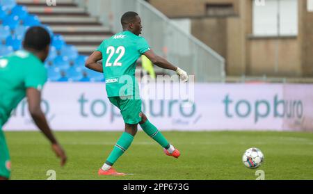 Deinze, Belgique. 22nd avril 2023. Souleymane Souley Anne de Virton a obtenu un score de pénalité lors d'un match de football entre KMSK Deinze et RE Virton, samedi 22 avril 2023 à Deinze, le 8 jour des matchs de relégation de la 2022-2023 'Challenger Pro League' 1B deuxième division du championnat belge. BELGA PHOTO VIRGINIE LEFOUR crédit: Belga News Agency/Alay Live News Banque D'Images