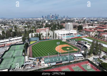 Une vue aérienne générale de Dedeaux Field sur le campus de l'Université de Californie du Sud, samedi 8 avril 2023, à Los Angeles. Banque D'Images