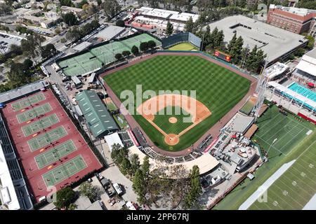 Vue aérienne générale du Dedeaux Field et du stade de tennis David X. Marks sur le campus de l'Université de Californie du Sud, samedi 8 avril 2023, à Los Angeles. Banque D'Images