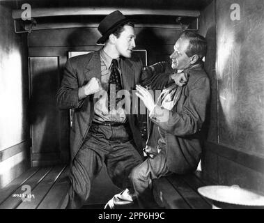 KIRK DOUGLAS et GEORGE MACREADY dans DETECTIVE STORY 1951 réalisateur / producteur WILLIAM WYLER basé sur le jeu d'écran de Sidney Kingsley Philip Yordan et Robert Wyler costumes Edith Head Paramount Pictures Banque D'Images