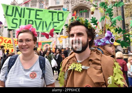 Londres, Angleterre, Royaume-Uni. 22nd avril 2023. Le deuxième jour de l'extinction Rebellion "Big One - Unite to survive" rallye autour de la place du Parlement et de Westminster. (Credit image: © Thomas Krych/ZUMA Press Wire) USAGE ÉDITORIAL SEULEMENT! Non destiné À un usage commercial ! Banque D'Images