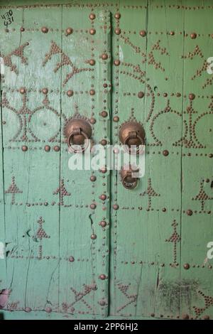 Porte du quartier médina de Tozeur Ouled el Hadef dans le désert du Sahara près de Tozeur, Tunisie, Afrique. Banque D'Images