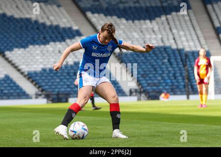 Glasgow, Royaume-Uni. 22nd avril 2023. La demi-finale de la coupe écossaise des femmes a eu lieu à Hampden Park Glasgow, en Écosse, au Royaume-Uni, entre Rangers et Motherwell. Les Rangers ont gagné 2 - 0 avec des buts de HANNAH DAVIDSON (no 5) en 17 minutes et CHELSEA CORNET (no 18) en 88 minutes. Les Rangers entrent ensuite dans la finale pour jouer le gagnant entre Celtic et Glasgow City. Crédit : Findlay/Alay Live News Banque D'Images