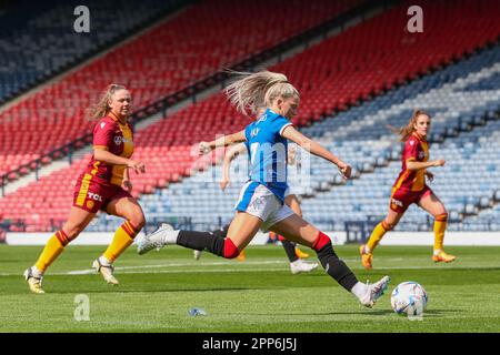 Glasgow, Royaume-Uni. 22nd avril 2023. La demi-finale de la coupe écossaise des femmes a eu lieu à Hampden Park Glasgow, en Écosse, au Royaume-Uni, entre Rangers et Motherwell. Les Rangers ont gagné 2 - 0 avec des buts de HANNAH DAVIDSON (no 5) en 17 minutes et CHELSEA CORNET (no 18) en 88 minutes. Les Rangers entrent ensuite dans la finale pour jouer le gagnant entre Celtic et Glasgow City. Crédit : Findlay/Alay Live News Banque D'Images