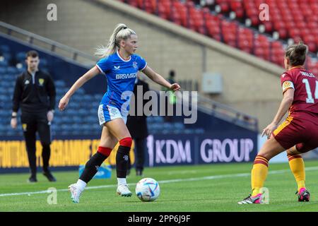 Glasgow, Royaume-Uni. 22nd avril 2023. La demi-finale de la coupe écossaise des femmes a eu lieu à Hampden Park Glasgow, en Écosse, au Royaume-Uni, entre Rangers et Motherwell. Les Rangers ont gagné 2 - 0 avec des buts de HANNAH DAVIDSON (no 5) en 17 minutes et CHELSEA CORNET (no 18) en 88 minutes. Les Rangers entrent ensuite dans la finale pour jouer le gagnant entre Celtic et Glasgow City. Crédit : Findlay/Alay Live News Banque D'Images