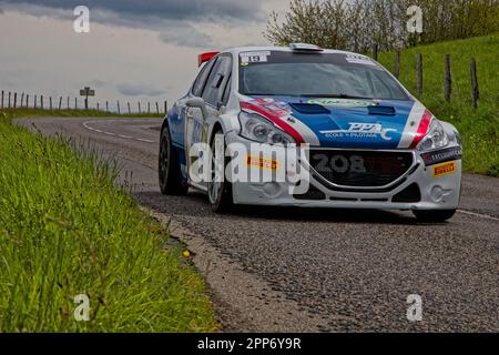 SAINT-ROMAIN, FRANCE, 21 avril 2023 : le rallye Rhône-Charbonnières se déroule sur les routes de Lyon pour le championnat français. C'est l'un des plus anciens Banque D'Images