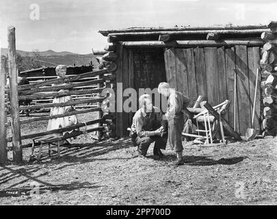 Jean Arthur Alan Ladd Brandon de Wilde B/W scène Shane 1953 Directeur George Stevens roman Jack Shaeffer Costume Design Edith Head Paramount Pictures Banque D'Images