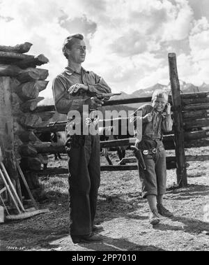 Alan Ladd Brandon de Wilde scène B/W Shane 1953 Directeur George Stevens roman Jack Shaeffer Costume Design Edith Head Paramount Pictures Banque D'Images