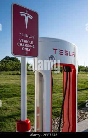 Station de charge de véhicule Tesla à Buc-ees à Warner Robins, Géorgie. (ÉTATS-UNIS) Banque D'Images