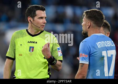 Rome, Italie. 22nd avril 2023. Arbitre Davide Ghersini et Ciro immobile de SS Lazio pendant la série Un match de football entre SS Lazio et le FC de Turin au stade Olimpico à Rome (Italie), 22 avril 2023. Credit: Insidefoto di andrea staccioli/Alamy Live News Banque D'Images