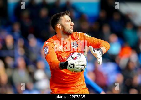 Birkenhead, Royaume-Uni. 22nd avril 2023. Max Crocombe, gardien de Grimsby Town en action. EFL Skybet deuxième match de football, Tranmere Rovers / Grimsby Town à Prenton Park, Birkenhead, Wirral le samedi 22nd avril 2023. Cette image ne peut être utilisée qu'à des fins éditoriales. Utilisation éditoriale uniquement, licence requise pour une utilisation commerciale. Aucune utilisation dans les Paris, les jeux ou les publications d'un seul club/ligue/joueur.pic par Chris Stading/Andrew Orchard sports Photography/Alamy Live News crédit: Andrew Orchard sports Photography/Alamy Live News Banque D'Images